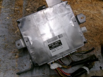 Toyota prius ii бортовой компьютер блок управления 89661-47120 фото №1