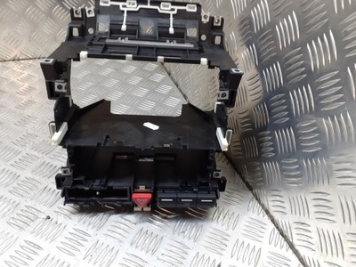 Рамка радіо audi a3 8p 1.6 fsi 8p0858005b фото №1