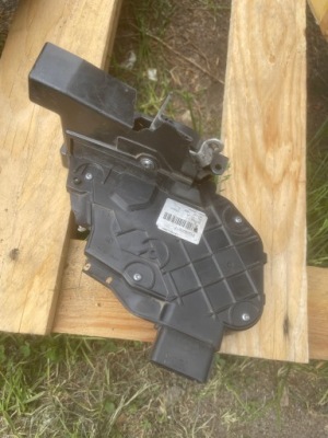 Land rover frelander ii замок двері fqj000217 фото №1