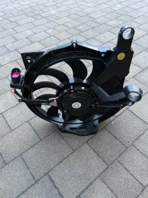 Вентилятор лівий porsche taycan фото №1