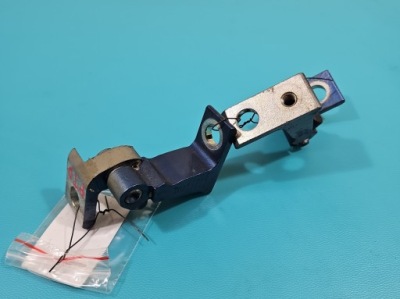 Петля дверь задний  правый vw tiguan 2 16- 8v5833404c фото №1