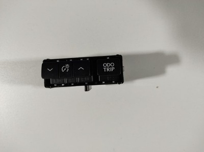 Lexus is300h 13r перемикач кнопка trip фото №1