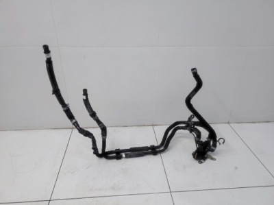 Клапан керування патрубок трубка шланг води audi q8 e-tron etron фото №1