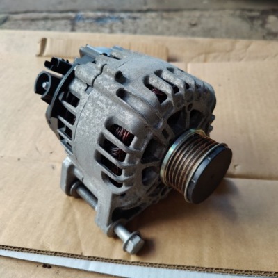 Citroen peugeot 1.2 vti генератор 9818677980 фото №1