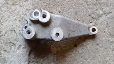 Opel insignia a 2.0 cdti кронштейн коробки передач фото №1