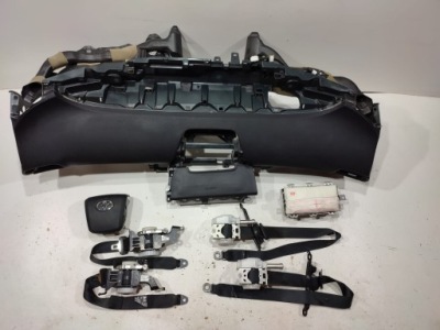 Toyota prius 4 iv приборная панель панель  подушка безопасности подушки безопасности ремни фото №1