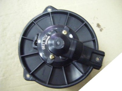 Toyota yaris verso 99-05 вентилятор обдув фото №1