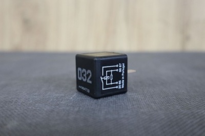 Mercedes slk r172 реле запобіжник a0035420819 фото №1