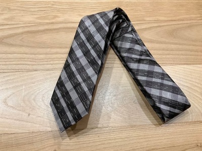 Ekskluzywny wąski krawat Hugo Boss - jedwab !