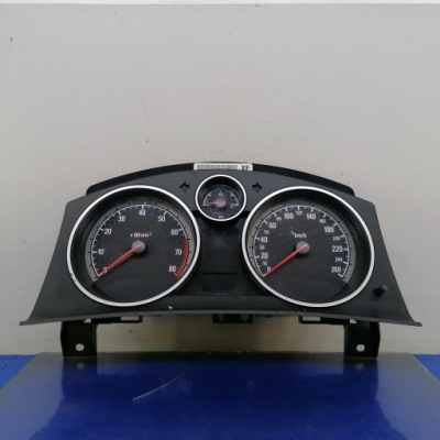 Opel zafira b 1.8b лічильник прилади 31225986xf фото №1