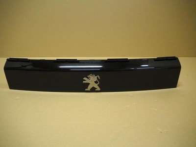 Накладка молдинг крышки задняя багажника peugeot 2008 ii фото №1
