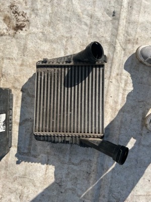 Радиатор интеркулер audi q7 touareg cayenn 4.2 фото №1