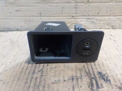 Роз'єм usb, nissan cabstar 2015r 136km 2.5d фото №1