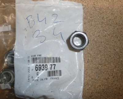 Гайка гвинт подушки безпеки двигуна psa фото №1