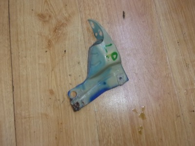 Chevrolet aveo t300 кронштейн крила ліва фото №1