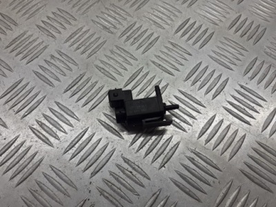 Клапан вакууму volvo s80 2.5 d 30611668 фото №1