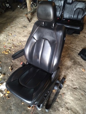 Pacifica 2016-2020r сидіння лівий перед шкіра dziurki фото №1