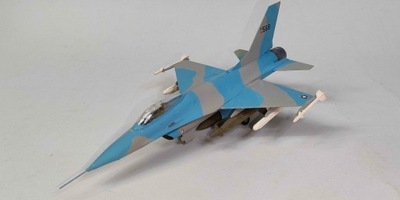 F-16 1/72 model sklejony złom