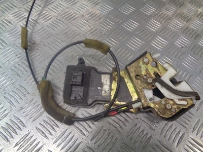 Замок двері центральний лівий задня mazda 6 gg 2.0 di фото №1