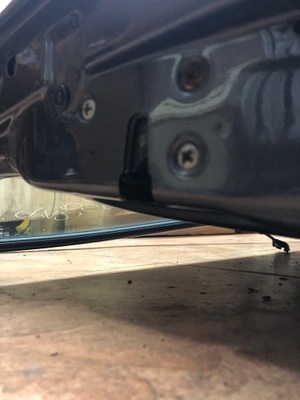 Primera p12 1.8b 05' замок дверь правый перед 2pin фото №1