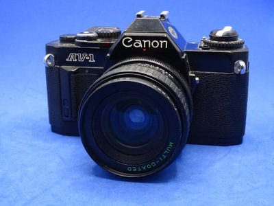 CANON AV-1 Z OBIEKTYWEM 2.8 28MM MAKINON - DEKORACJA