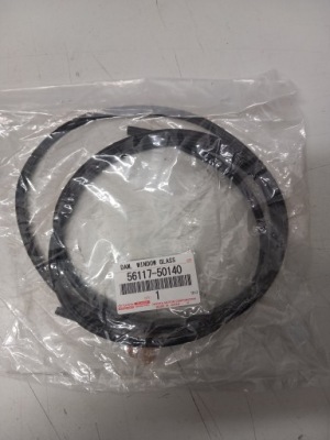 Прокладка скло задня toyota оригінальний номер 56117-50140 фото №1
