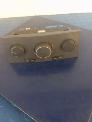 Opel astra h панель обдув кондиционера 13122963 фото №1