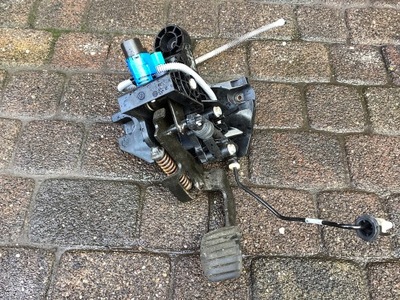 Trafic iii vivaro b fiat talento педаль сцепления фото №1