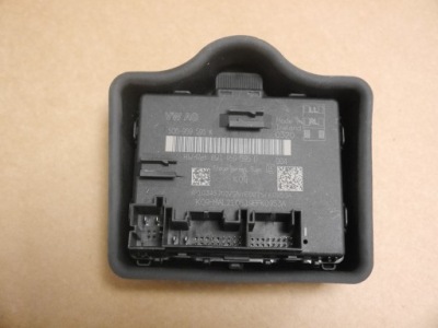 Audi a3 8y блок керування двері задня 5q0959595k фото №1
