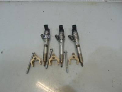 Инжектор форсунки bmw x1 f48 17r 1.5 d 0445110598 фото №1