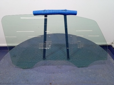 Peugeot 1007 стекло дверь правый  05r фото №1