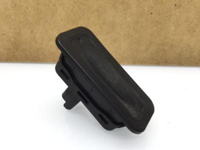 RENAULT CLIO IV 4 PRZYCISK STYCZNIK KLAPY BAGAŻNIKA