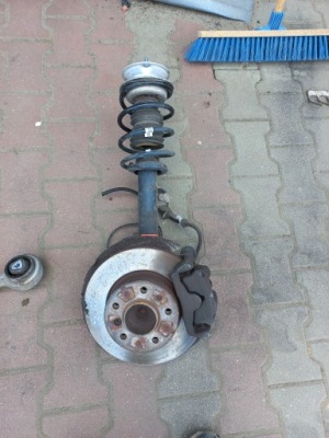 Bmw 1 e87 поворотний кулак ліва фото №1