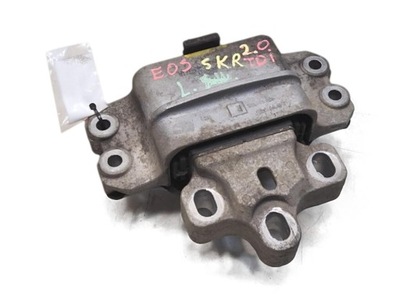 Кронштейн подушка коробки левая vw eos 2.0 tdi 1k0199555 фото №1