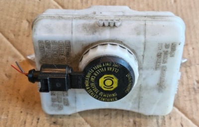 Бак бачок жидкость тормозной audi a6 c7 2011- 8k0611301a фото №1