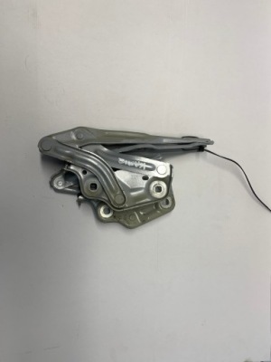 Петлі капот 654823301 654823302 skoda kamiq фото №1