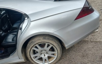 Крила задній c775 mercedes cls w219 320 cdi фото №1