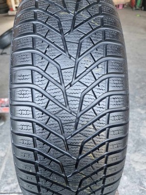 225/70R15 Yokohama BluEarth Winter V905