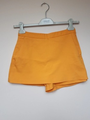 Pomarańczowa spódnica z Zary ze spodenkami