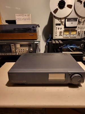 Magnetowid VHS HITACHI F-785 uszkodzony