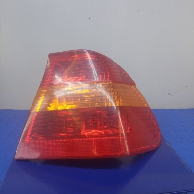 Bmw 3 e46 лампа права задній 388022 фото №1