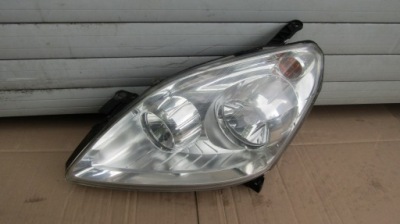 Opel zafira b lift лампа ліва перед europa фото №1