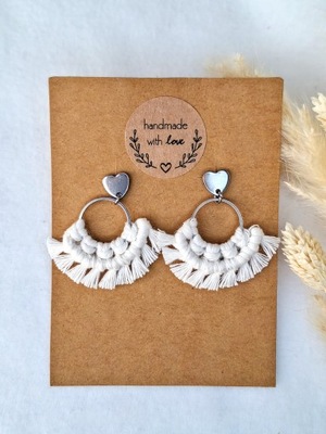 Kolczyki sztyft serca z beżową aplikacją sznurek stal chirurgiczna handmade