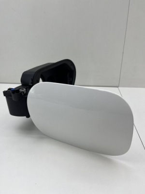 Mercedes w247 glb кришка заливної пального комплект kolor-149 a2476303502 фото №1