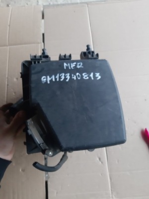 Корпус фільтра повітря opel gm13340818 фото №1