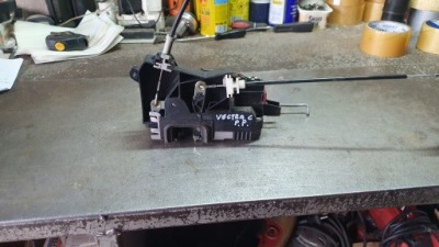 Opel vectra c - замок двері правий перед 13210765ql фото №1