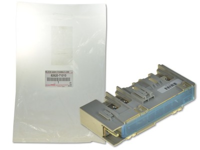 Коробка касета запобіжників 82620-71010 toyota фото №1