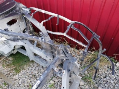 Ferrari portofino f164 передняя часть шасси 985837485 wheel arch правый сторона фото №1