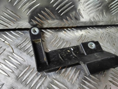 Toyota sienna 2017 рестайлинг  кронштейн радара bsi мёртвая зона blis фото №1