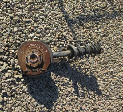 Поворотний кулак амортизатор правий перед mazda 3 2 1.6 d фото №1